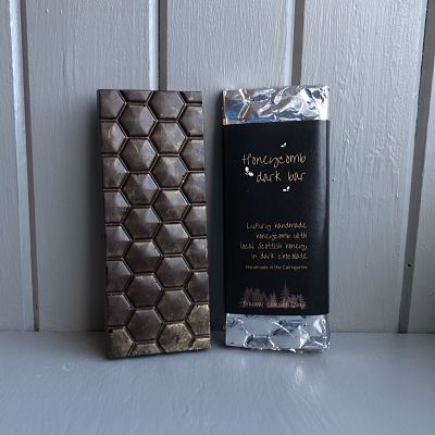 Dark honeycomb bar